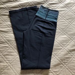 Lulu Groove EUC size 8 navy